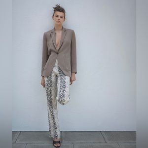 Zara white snake 90s wide leg high rise jean size 10